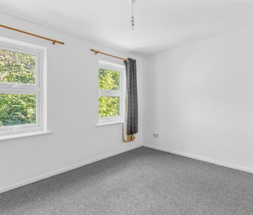 West Wycombe Road, High Wycombe - Photo 2