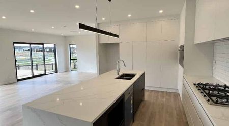 Modern family home - Photo 2