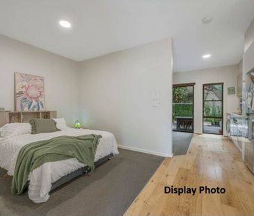 One Bedroom / Studio Apartment - Photo 2