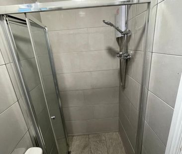 Studio Flat, Henley Road, IG1 - Photo 3