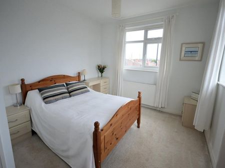 4 Bedroom Semi Detached To Let - Photo 5