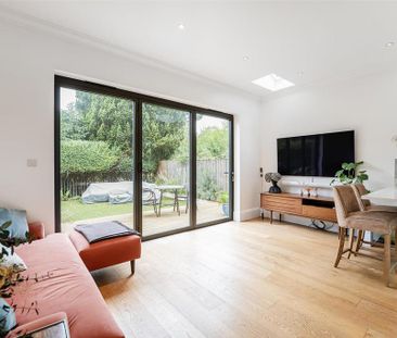 4 bedroom semi-detached house to rent - Photo 5