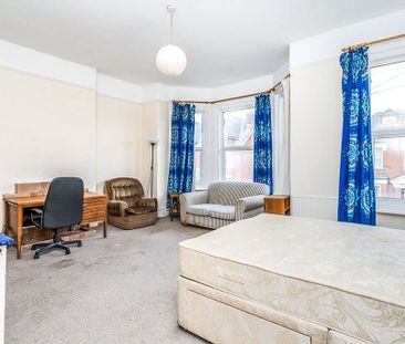 6 bedroom semi-detached house to rent - Photo 3