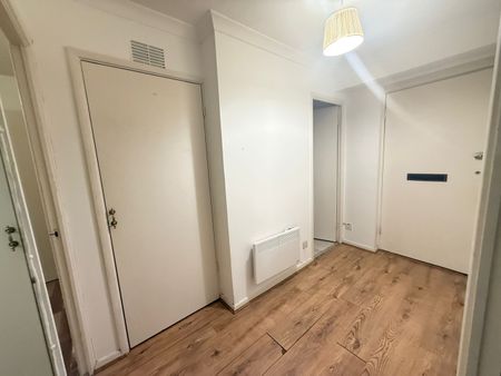 1 Bed Flat, Beech Court, E11 - Photo 3