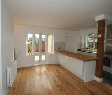 3 bedroom semi-detached house to rent - Photo 1