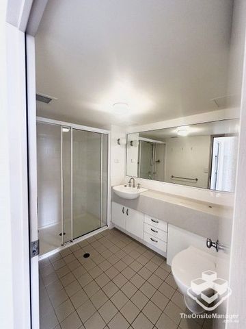 RARE Spacious 2 Bedroom with Amazing View at Auchenflower - SYLVAN GROVE - Photo 4