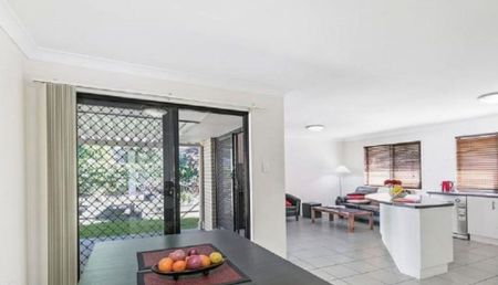 Low Set Family Home in Wynnum&excl; - Photo 4