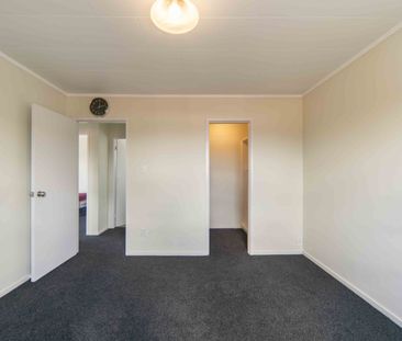 4 Bedroom Home Near the University - Modern & Comfortable - Photo 4