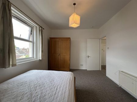 1 Bed Flat - Photo 2