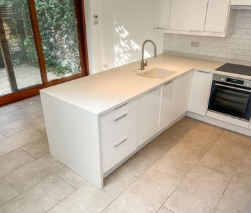 4 bedroom terraced house to rent - Photo 1