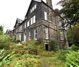 3 bedroom Flat in Otley Road, Leeds - Photo 5