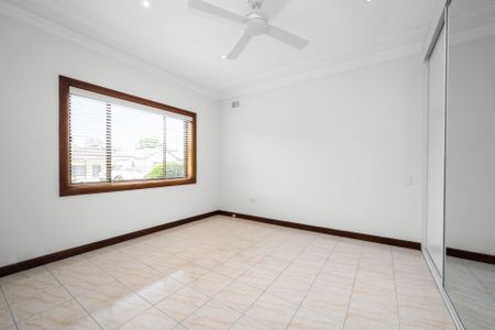 Spacious Three Bedroom Home in a Convenient Location - Photo 2