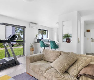 Bayside Living on the Esplanade - Photo 2