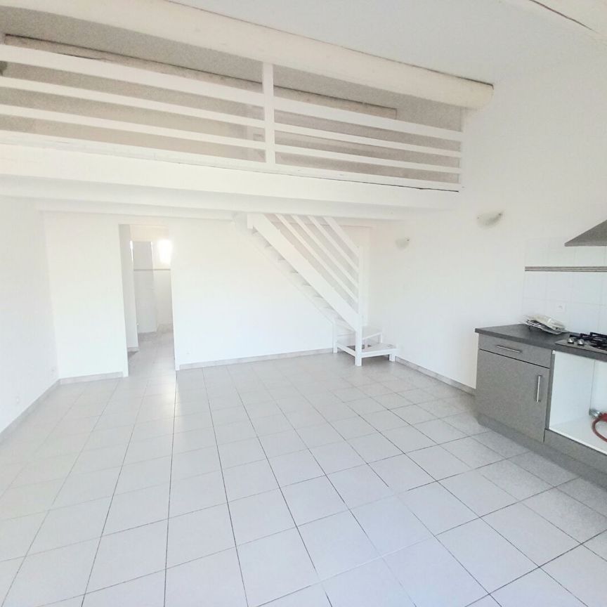 LA FARE LES OLIVIERS APPARTEMENT T1 MEZZANINE TERRASSE ET PARKING, - Photo 1