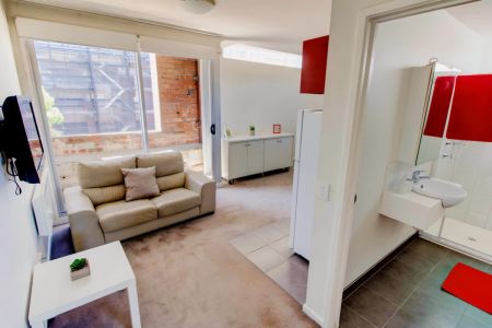 Large 1 Bedroom - Photo 2