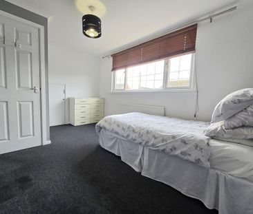 3 bedroom semi-detached house to rent - Photo 4