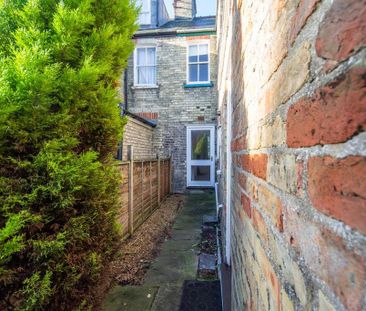 3 bedroom terraced house to rent - Photo 6