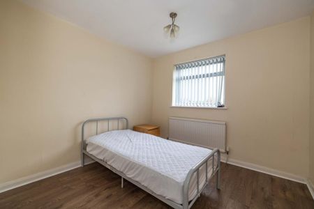 4 bedroom detached house to rent - Photo 5
