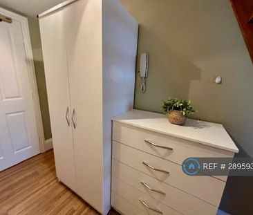 Studio to rent - Photo 6