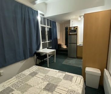 Studio apartment, Central Queen St, Auckland CBD - Photo 4