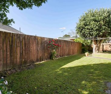 3 bedroom townhouse in sought after location - Photo 3