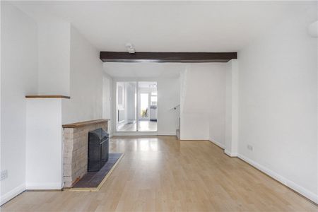 A 2 bedroom semi-detached house situated within Wendover. - Photo 5