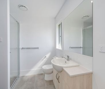 Fresh, Modern & Conveniently Located in Greta - Photo 2