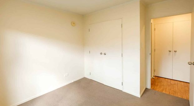 Attractive 2 bedroom unit in walking distance ... - Photo 1