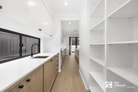 AVAILABLE NOW - BRAND NEW EXQUISITE EXECUTIVE RESIDENCE - LUXURIOUS LIVING WITH CITY VIEWS + POOL + SOLAR - Photo 4
