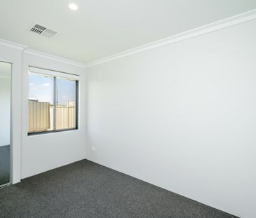Brand new and waiting for its first family - Photo 5