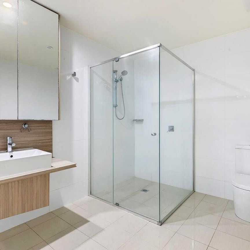 Stylish 1-Bed Apartment with Study in Mount Colah - Photo 1