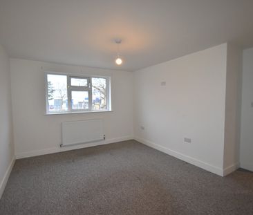 4 bedroom semi-detached house to rent - Photo 4