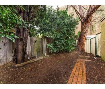 Bright Studio with Private Courtyard in Quiet Location - Photo 2