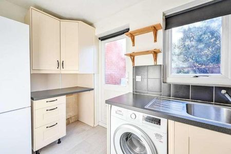 Hedgerley Court, Goldsworth, GU21 - Photo 4