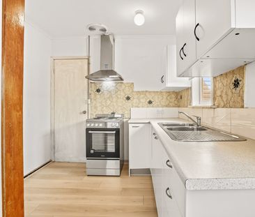 Neat 3 Bedroom Home, Great Location! - Photo 6