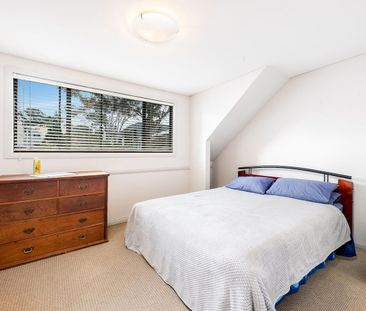 Well Located Corner Townhouse - Photo 4