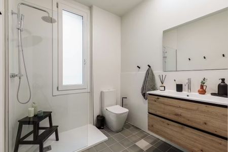 Ronda de Sant Pere, Barcelona, Catalonia 08010 - Photo 3