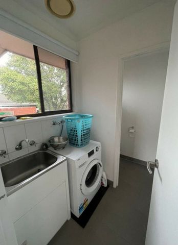 Affordable Gem in Prime Geelong Location - Photo 2