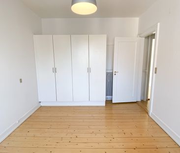 Centraltbeliggende og lys 2-værelses lejlighed med altan - Photo 5