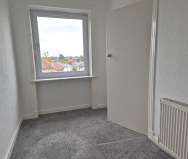 3 bedroom flat to rent - Photo 4