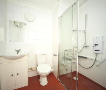 1 bedroom retirement property to rent - Photo 2