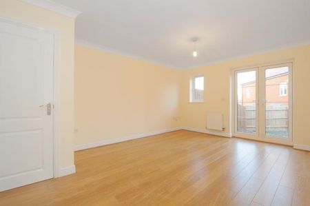 2 bedroom end of terrace house to rent - Photo 4