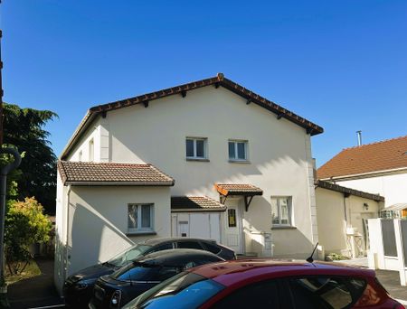 Location Appartement 2 pièces 38m² ST MAUR DES FOSSES 94100 - Photo 4