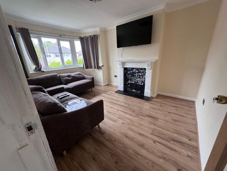 1 bedroom in a house share to rent - Photo 2