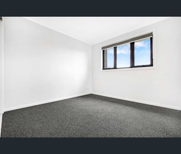 8/17 Welsummer Drive, Clyde North, Vic 3978 - Photo 1