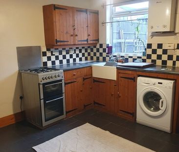2 Bed Terraced House, Falcon Grove, NG7 - Photo 5
