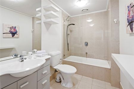 1210/668 Bourke Street - Photo 5