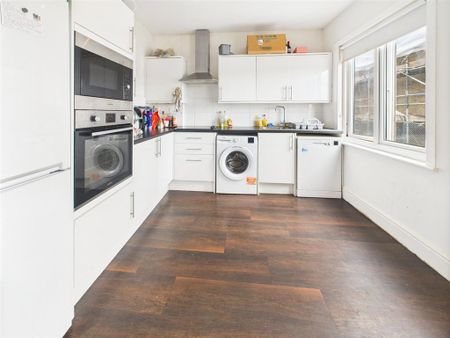 4 bedroom apartment to rent - Photo 5