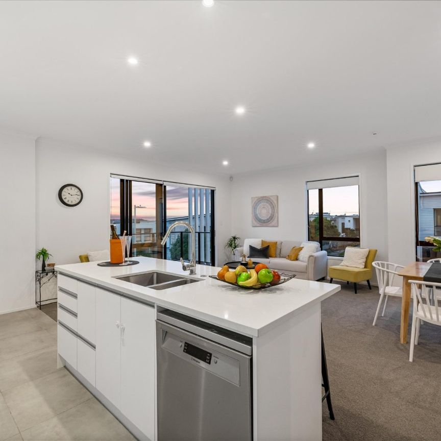 Sunny Corner Home - Photo 1