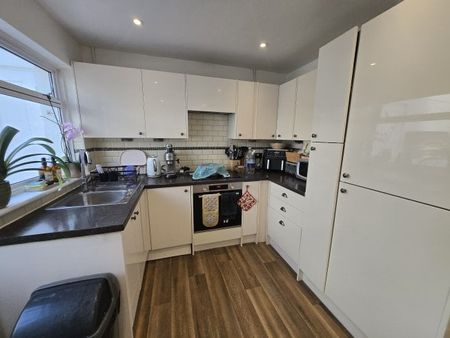 Dean Close BN41 2FS 2 bedroom house to rent - Photo 3